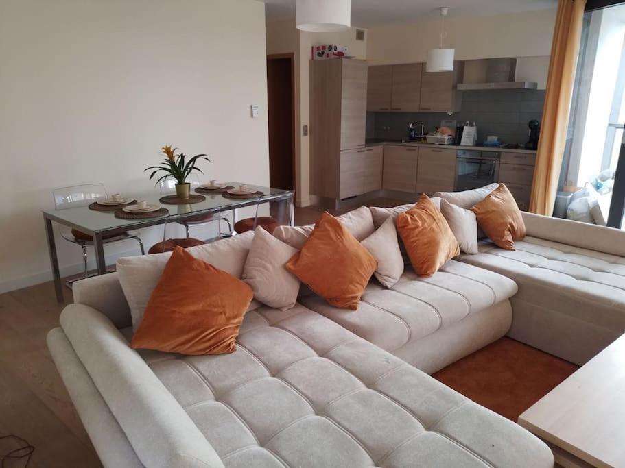 Beautiful 2Br/2Bar Apartement In European District Bryssel Exteriör bild