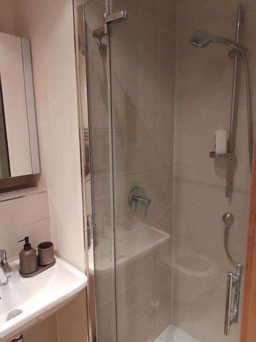 Beautiful 2Br/2Bar Apartement In European District Bryssel Exteriör bild